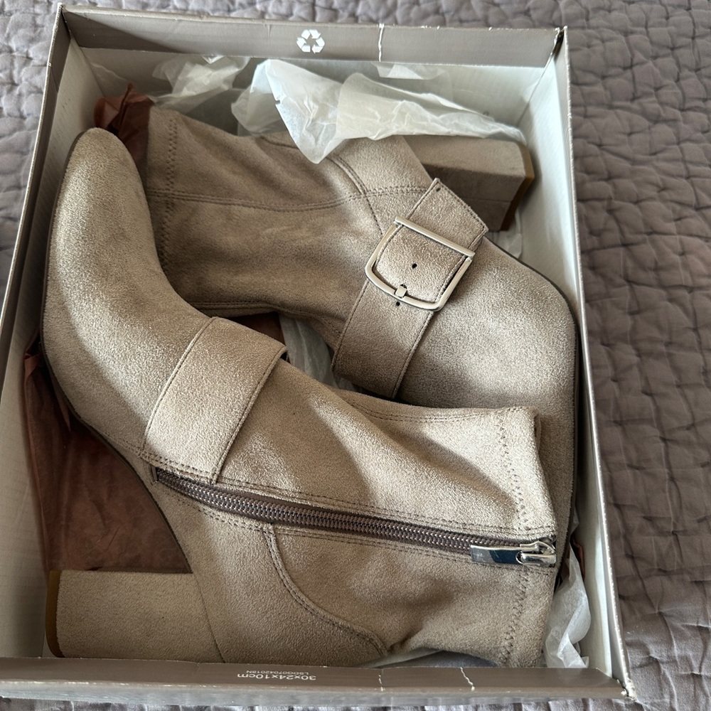 Suede Greige/Taupe Boots With Buckle